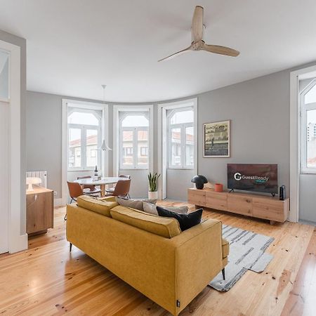 Guestready - Colorful Apt Near Agosto Station ปอร์โต ภายนอก รูปภาพ
