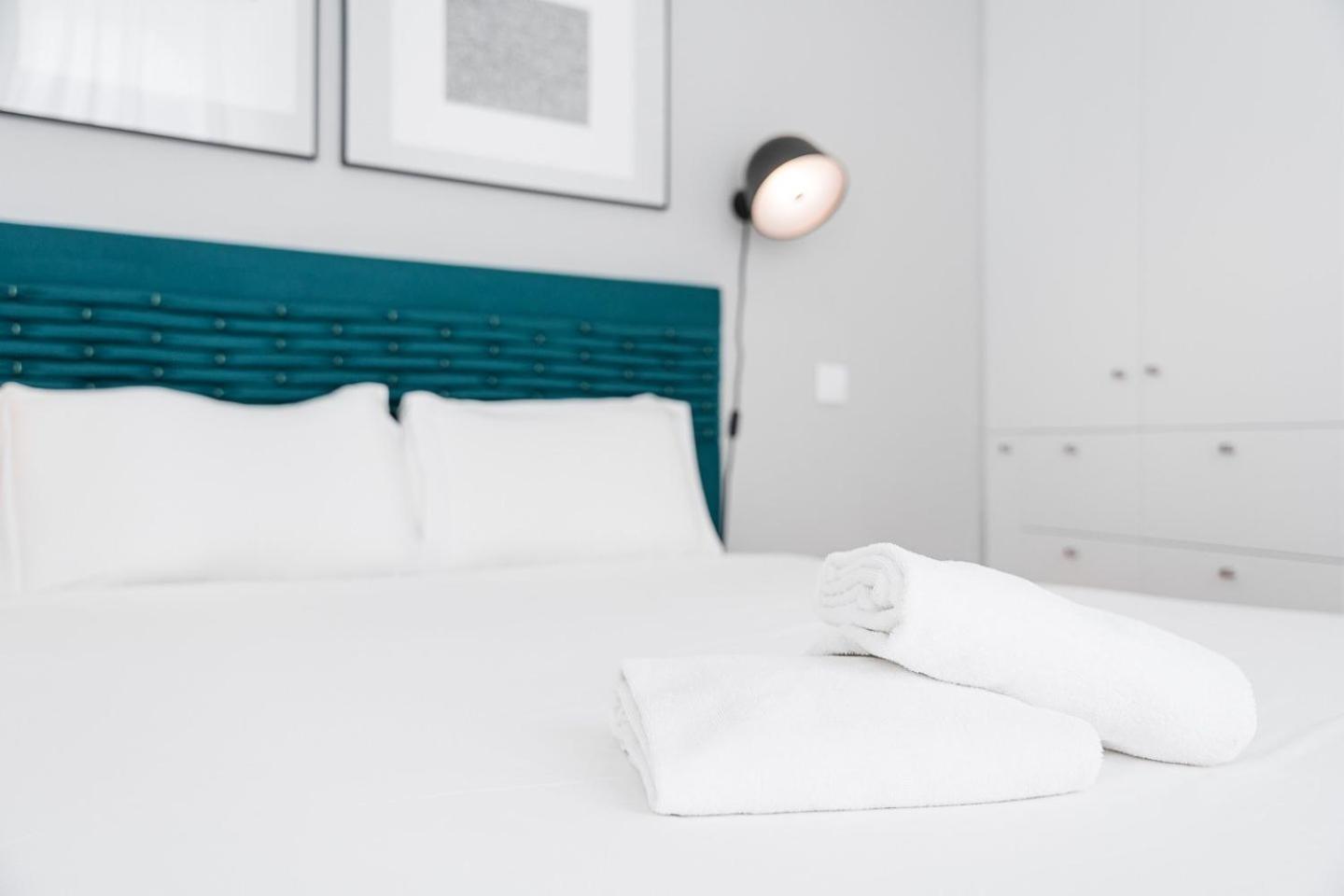 Guestready - Colorful Apt Near Agosto Station ปอร์โต ภายนอก รูปภาพ