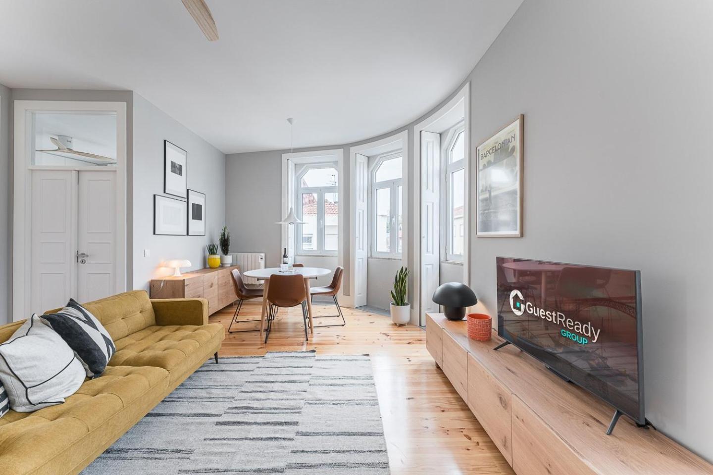 Guestready - Colorful Apt Near Agosto Station ปอร์โต ภายนอก รูปภาพ