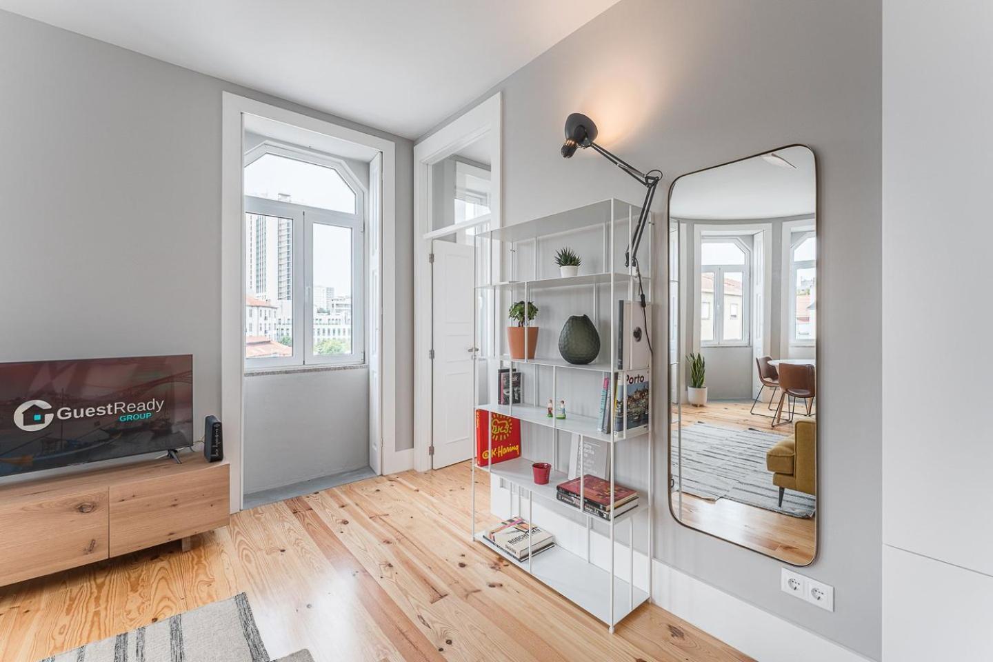 Guestready - Colorful Apt Near Agosto Station ปอร์โต ภายนอก รูปภาพ